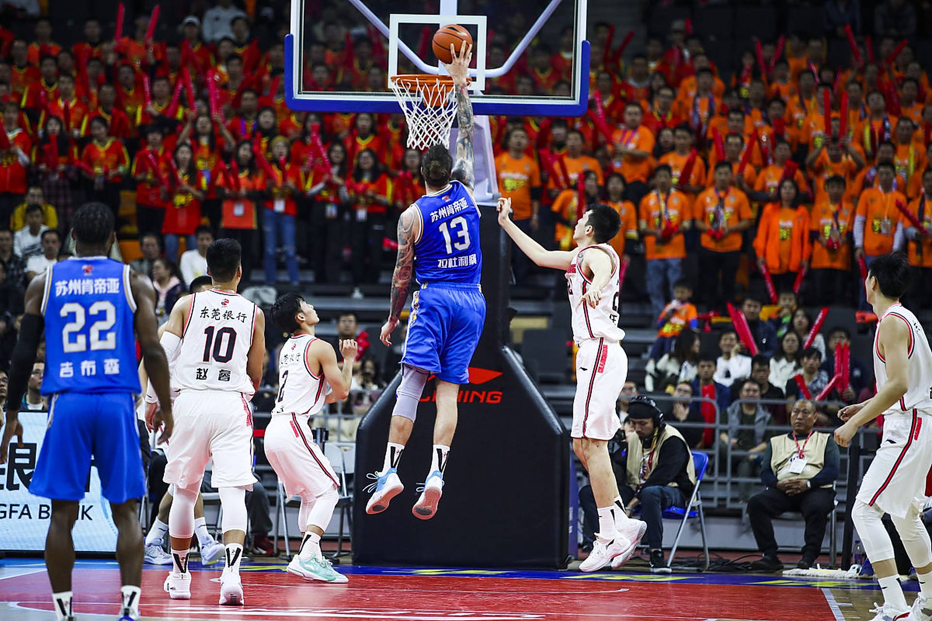 内线轮换的 内线轮换的